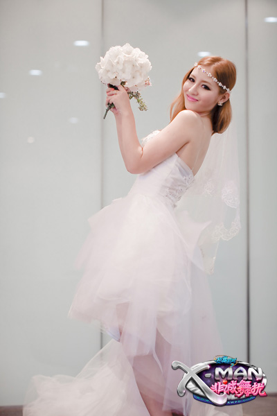 图片: 图06：婚纱女绝美定妆照.jpg