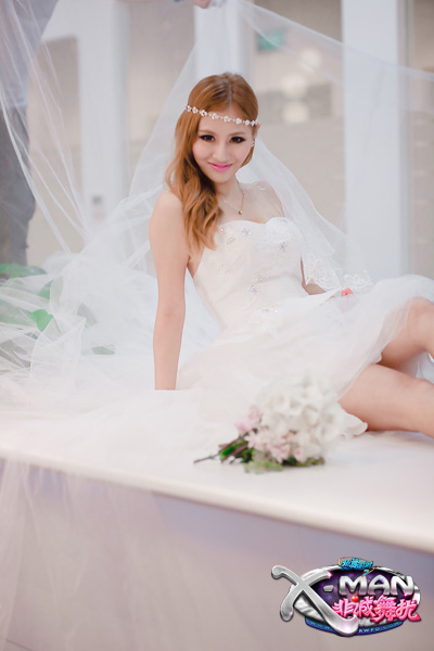 图片: 图07：婚纱女绝美定妆照.jpg
