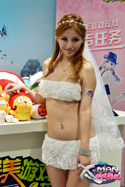 图片: 图10：完美电台专访婚纱女.jpg
